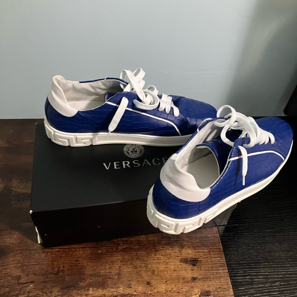 Mens Versace cracked leather Sneakers size 12 - Picture 3 of 9